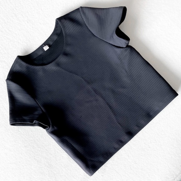 Lululemon Boxy Crop Tee - Picture 5 of 7